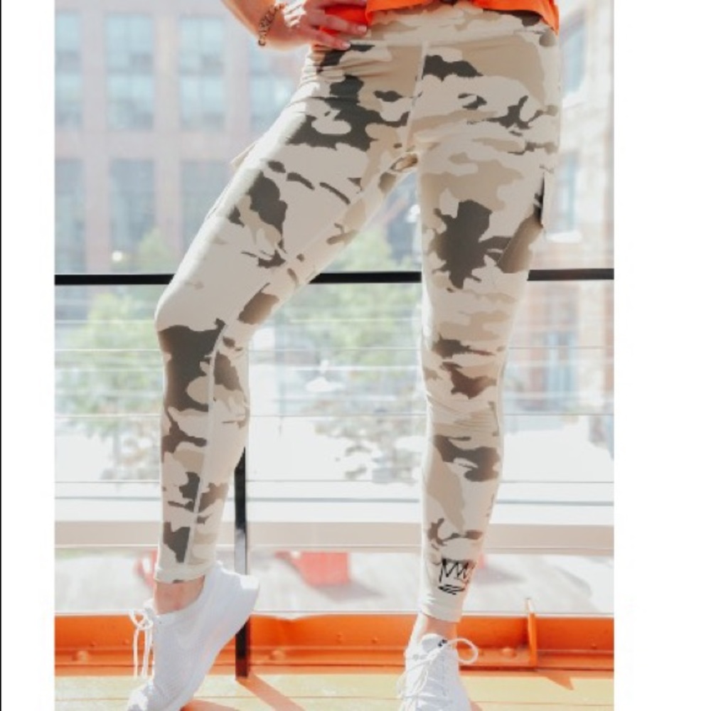 Light camo leggings with side pocket! Worn twice!